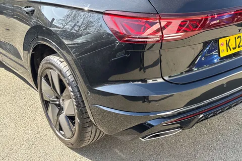 KJ25CVS Volkswagen Touareg 3.0 V6 TDI 4Motion 286 Black Edition 5dr Tip Auto | Heated Windscreen | ACC Thumbnail #9