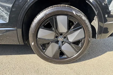 KJ25CVS Volkswagen Touareg 3.0 V6 TDI 4Motion 286 Black Edition 5dr Tip Auto | Heated Windscreen | ACC Thumbnail #13