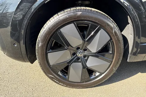 KJ25CVS Volkswagen Touareg 3.0 V6 TDI 4Motion 286 Black Edition 5dr Tip Auto | Heated Windscreen | ACC Thumbnail #14