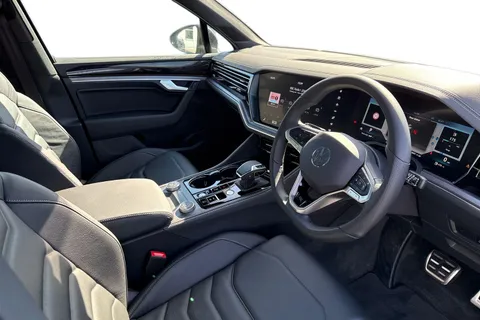 KJ25CVS Volkswagen Touareg 3.0 V6 TDI 4Motion 286 Black Edition 5dr Tip Auto | Heated Windscreen | ACC Thumbnail #15