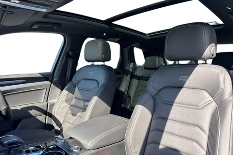 KJ25CVS Volkswagen Touareg 3.0 V6 TDI 4Motion 286 Black Edition 5dr Tip Auto | Heated Windscreen | ACC Thumbnail #17