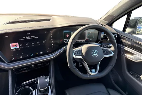 KJ25CVS Volkswagen Touareg 3.0 V6 TDI 4Motion 286 Black Edition 5dr Tip Auto | Heated Windscreen | ACC Thumbnail #19