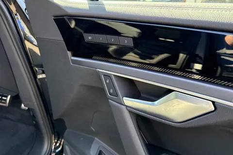 KJ25CVS Volkswagen Touareg 3.0 V6 TDI 4Motion 286 Black Edition 5dr Tip Auto | Heated Windscreen | ACC Thumbnail #22