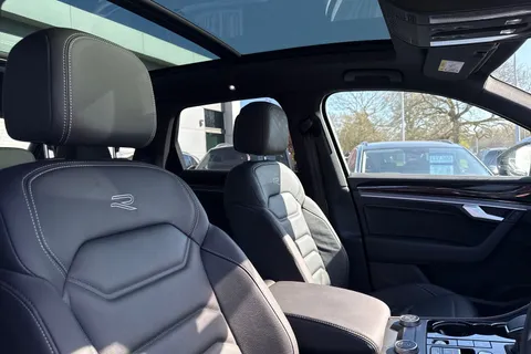 KJ25CVS Volkswagen Touareg 3.0 V6 TDI 4Motion 286 Black Edition 5dr Tip Auto | Heated Windscreen | ACC Thumbnail #25