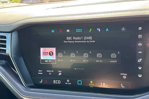 KJ25CVS Volkswagen Touareg 3.0 V6 TDI 4Motion 286 Black Edition 5dr Tip Auto | Heated Windscreen | ACC Thumbnail #28