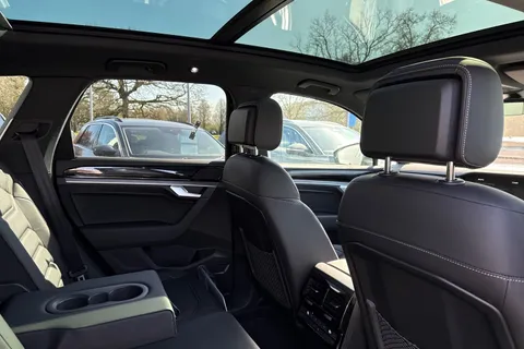 KJ25CVS Volkswagen Touareg 3.0 V6 TDI 4Motion 286 Black Edition 5dr Tip Auto | Heated Windscreen | ACC Thumbnail #42