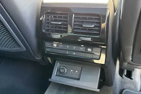 KJ25CVS Volkswagen Touareg 3.0 V6 TDI 4Motion 286 Black Edition 5dr Tip Auto | Heated Windscreen | ACC Thumbnail #43