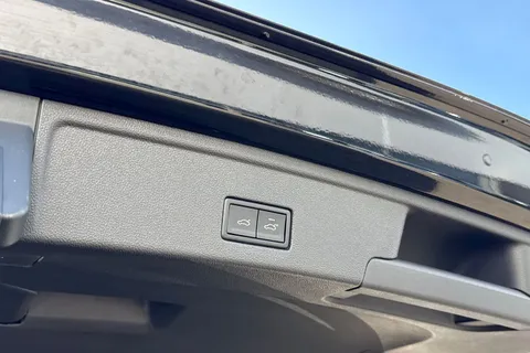 KJ25CVS Volkswagen Touareg 3.0 V6 TDI 4Motion 286 Black Edition 5dr Tip Auto | Heated Windscreen | ACC Thumbnail #45