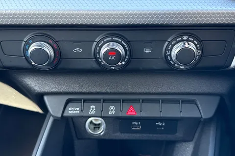 WR19NZX Audi A1 1.0 TFSI 30 S line Sportback Euro 6 (s/s) 5dr Thumbnail #23