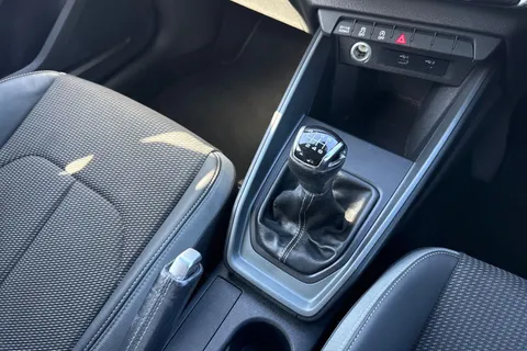 WR19NZX Audi A1 1.0 TFSI 30 S line Sportback Euro 6 (s/s) 5dr Thumbnail #24