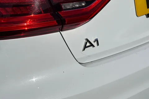 WR19NZX Audi A1 1.0 TFSI 30 S line Sportback Euro 6 (s/s) 5dr Thumbnail #26