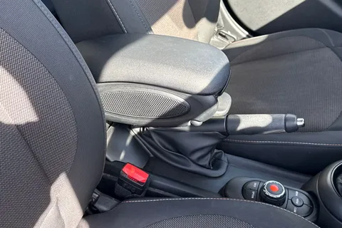 36 of 63 for Mini Hatch 1.5 Cooper Classic Euro 6 (s/s) 5dr