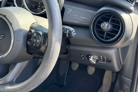 39 of 63 for Mini Hatch 1.5 Cooper Classic Euro 6 (s/s) 5dr