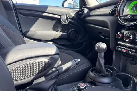 40 of 63 for Mini Hatch 1.5 Cooper Classic Euro 6 (s/s) 5dr