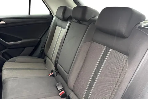 17 of 46 for VOLKSWAGEN T-ROC 1.6 TDI SE 5dr