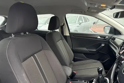 23 of 46 for VOLKSWAGEN T-ROC 1.6 TDI SE 5dr