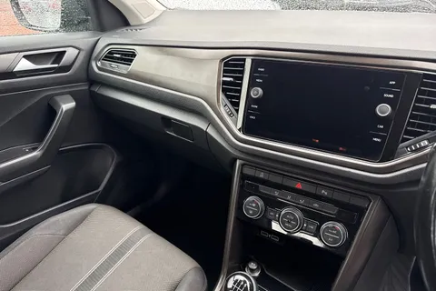 28 of 46 for VOLKSWAGEN T-ROC 1.6 TDI SE 5dr