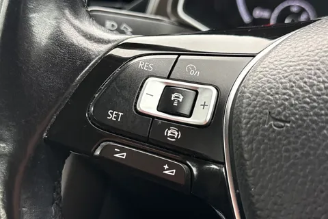 32 of 46 for VOLKSWAGEN T-ROC 1.6 TDI SE 5dr