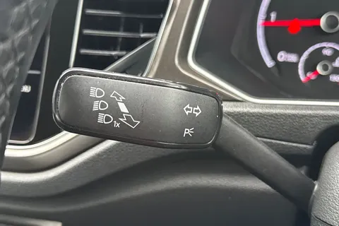 33 of 46 for VOLKSWAGEN T-ROC 1.6 TDI SE 5dr