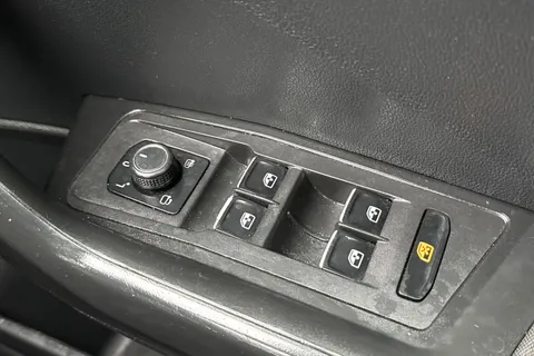 39 of 46 for VOLKSWAGEN T-ROC 1.6 TDI SE 5dr