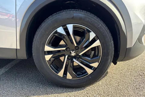 MM23PZC PEUGEOT 2008 1.2 PureTech Allure Premium + Euro 6 (s/s) 5dr Thumbnail #6