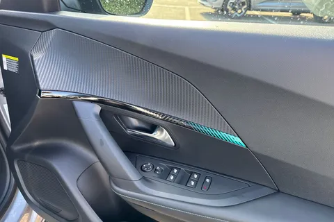 MM23PZC PEUGEOT 2008 1.2 PureTech Allure Premium + Euro 6 (s/s) 5dr Thumbnail #17