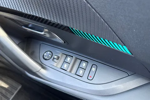 MM23PZC PEUGEOT 2008 1.2 PureTech Allure Premium + Euro 6 (s/s) 5dr Thumbnail #42