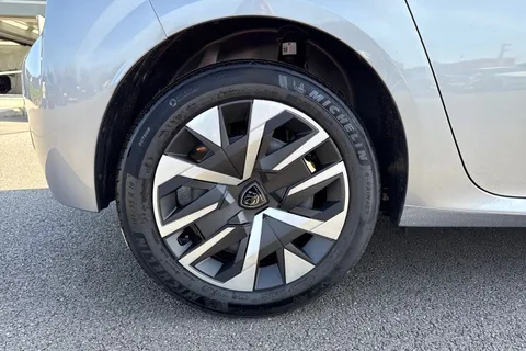 DG75MUP PEUGEOT 208 1.2 PureTech Style Euro 6 (s/s) 5dr Thumbnail #10