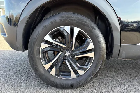 DE23FFD PEUGEOT 2008 1.2 PureTech Allure Premium + Euro 6 (s/s) 5dr Thumbnail #11