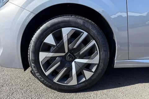 DG75MUP PEUGEOT 208 1.2 PureTech Style Euro 6 (s/s) 5dr Thumbnail #11