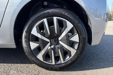 DG75MUP PEUGEOT 208 1.2 PureTech Style Euro 6 (s/s) 5dr Thumbnail #12