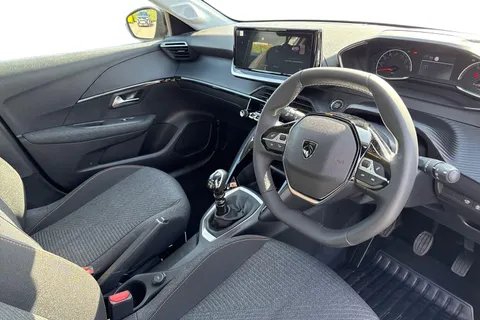 DG75MUP PEUGEOT 208 1.2 PureTech Style Euro 6 (s/s) 5dr Thumbnail #13