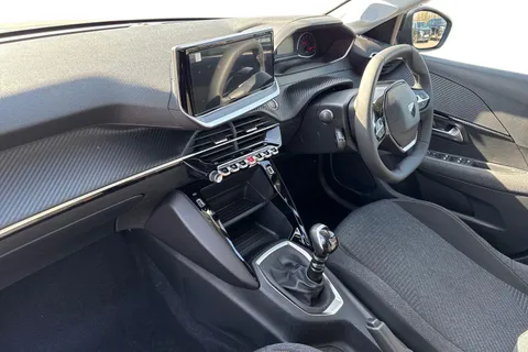 DG75MUP PEUGEOT 208 1.2 PureTech Style Euro 6 (s/s) 5dr Thumbnail #14