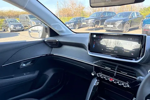 DG75MUP PEUGEOT 208 1.2 PureTech Style Euro 6 (s/s) 5dr Thumbnail #16