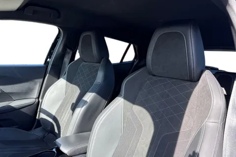 VO72OUK PEUGEOT e-2008 50kWh GT Premium Auto 5dr (7kW Charger) Thumbnail #16