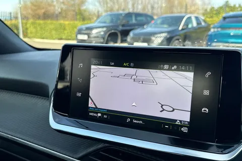 DE23FFD PEUGEOT 2008 1.2 PureTech Allure Premium + Euro 6 (s/s) 5dr Thumbnail #17