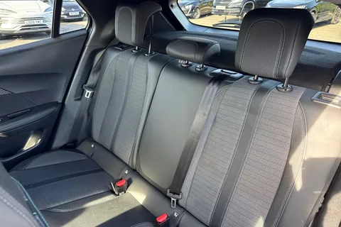 DE23FFD PEUGEOT 2008 1.2 PureTech Allure Premium + Euro 6 (s/s) 5dr Thumbnail #19