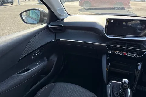 DG75MUP PEUGEOT 208 1.2 PureTech Style Euro 6 (s/s) 5dr Thumbnail #19