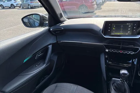 DE23FFD PEUGEOT 2008 1.2 PureTech Allure Premium + Euro 6 (s/s) 5dr Thumbnail #20