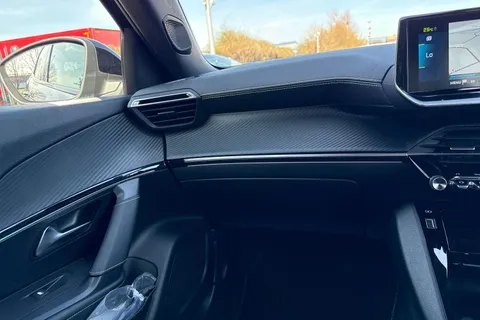 VO72OUK PEUGEOT e-2008 50kWh GT Premium Auto 5dr (7kW Charger) Thumbnail #20