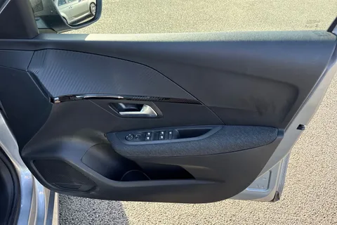 DG75MUP PEUGEOT 208 1.2 PureTech Style Euro 6 (s/s) 5dr Thumbnail #20