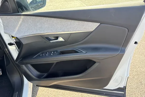 KM73YNB PEUGEOT 3008 1.2 HYBRID GT e-DSC6 Euro 6 (s/s) 5dr Thumbnail #22