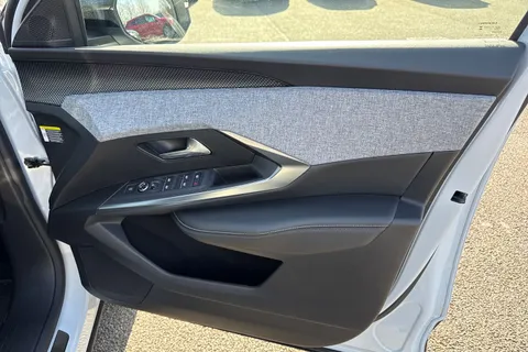 KP74JWC PEUGEOT 3008 1.2 HYBRID GT e-DSC6 Euro 6 (s/s) 5dr Thumbnail #21