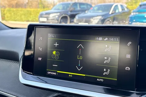 DE23FFD PEUGEOT 2008 1.2 PureTech Allure Premium + Euro 6 (s/s) 5dr Thumbnail #22