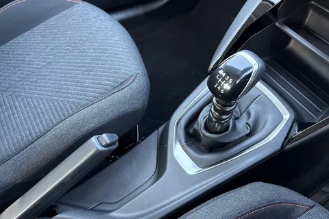 DG75MUP PEUGEOT 208 1.2 PureTech Style Euro 6 (s/s) 5dr Thumbnail #22