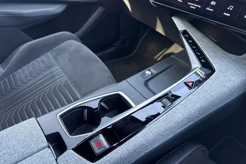 KP74JWC PEUGEOT 3008 1.2 HYBRID GT e-DSC6 Euro 6 (s/s) 5dr Thumbnail #23