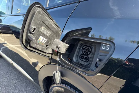 VO72OUK PEUGEOT e-2008 50kWh GT Premium Auto 5dr (7kW Charger) Thumbnail #25