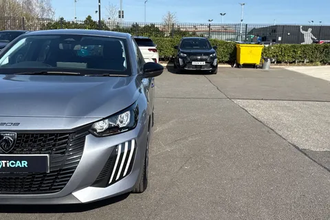 DG75MUP PEUGEOT 208 1.2 PureTech Style Euro 6 (s/s) 5dr Thumbnail #25