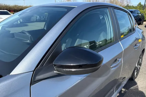 DG75MUP PEUGEOT 208 1.2 PureTech Style Euro 6 (s/s) 5dr Thumbnail #28