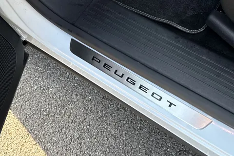 KP74JWC PEUGEOT 3008 1.2 HYBRID GT e-DSC6 Euro 6 (s/s) 5dr Thumbnail #32